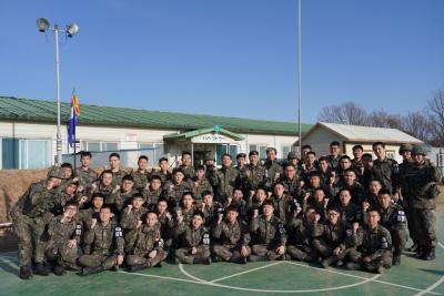 김형연 법제처장과 제 25보병사단 기념 단체 사진